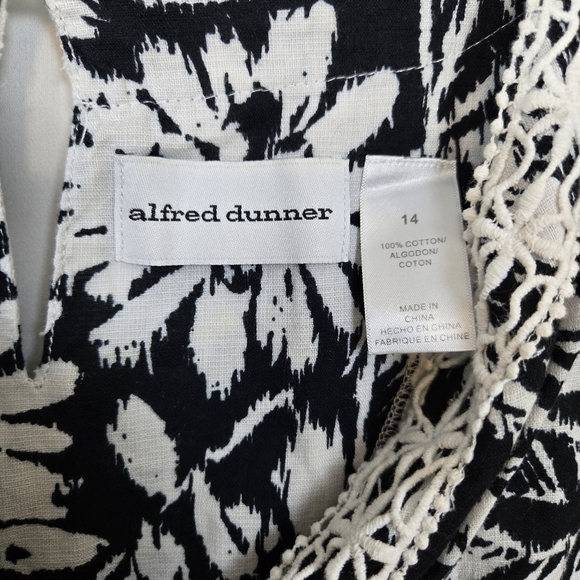 Alfred Dunner Women's Black White Floral Crochet Trim 3/4 Sleeve Summer Top 14 - Picture 3 of 9